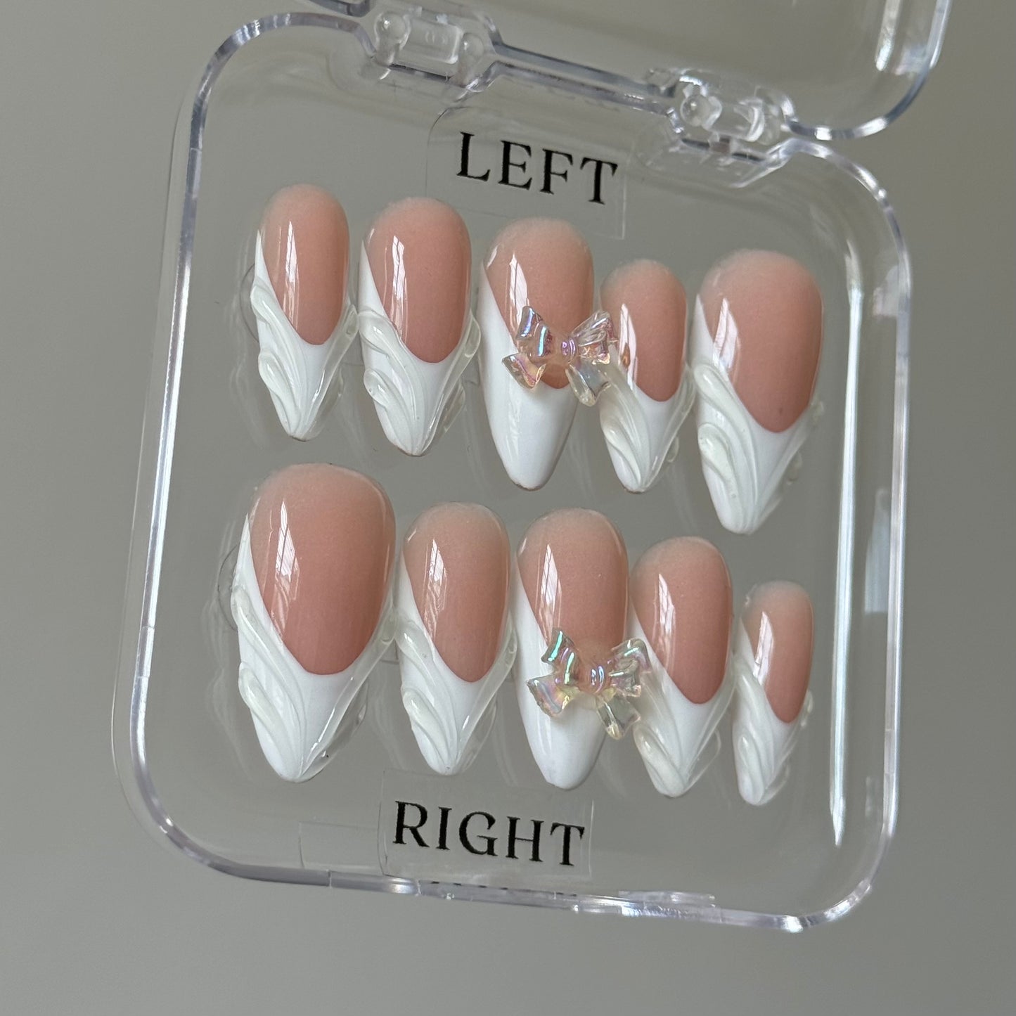 French set with 3D lines and 2 bows