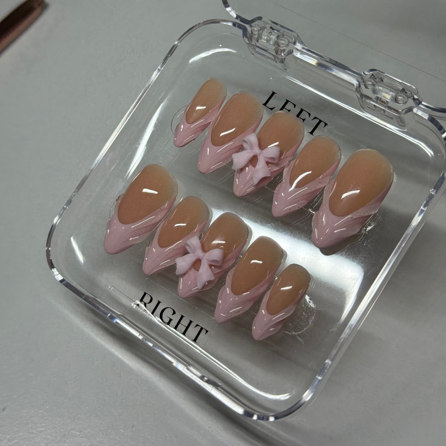 French set with 3D lines and 2 bows